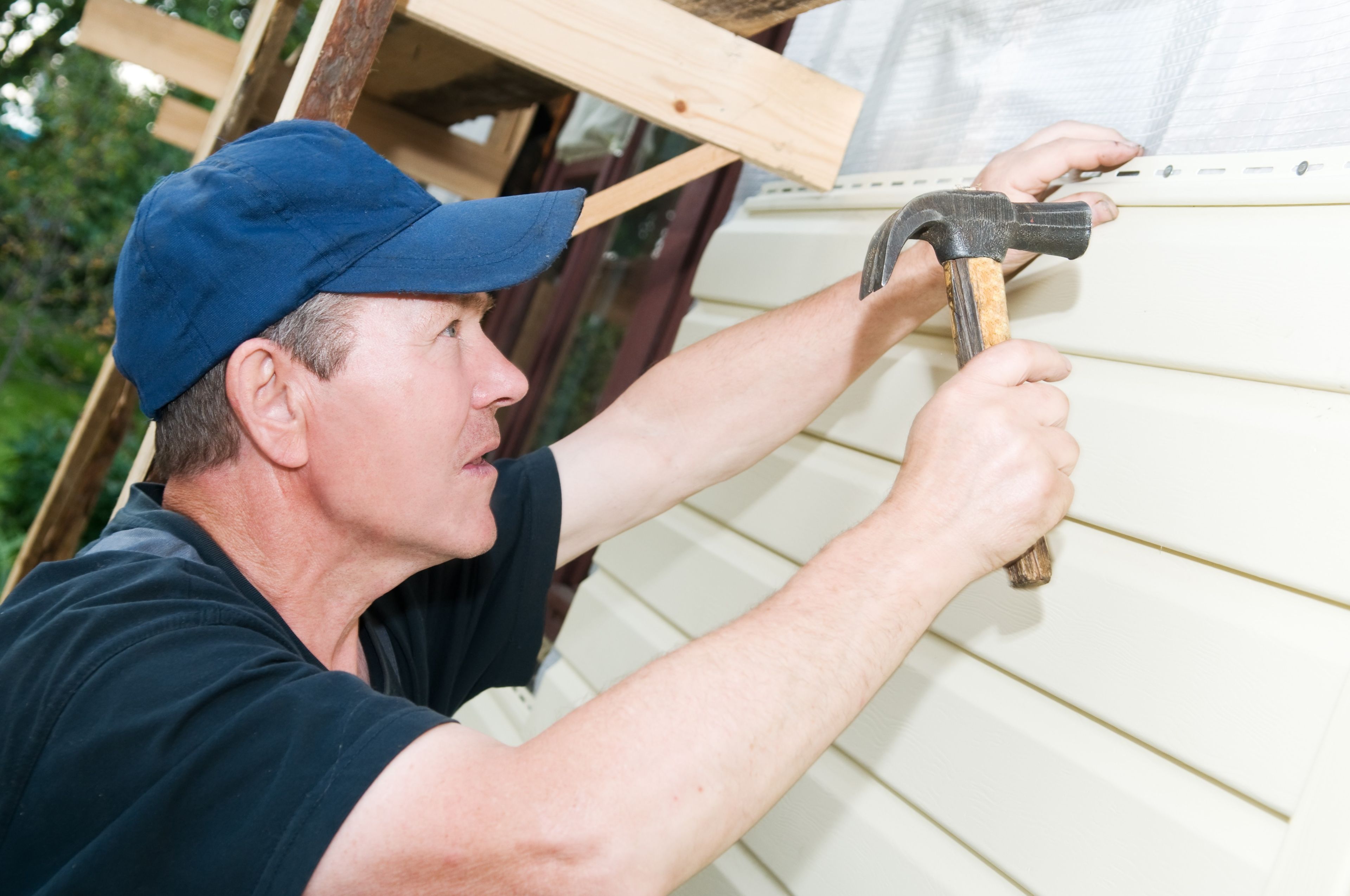 Complete a Home Makeover With New Siding in Omaha