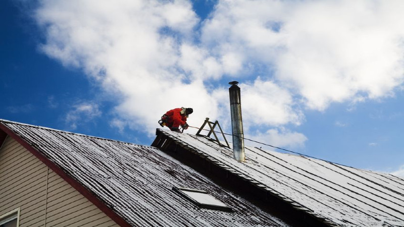 Installing Commercial Roofs and Completing Repairs in Florida